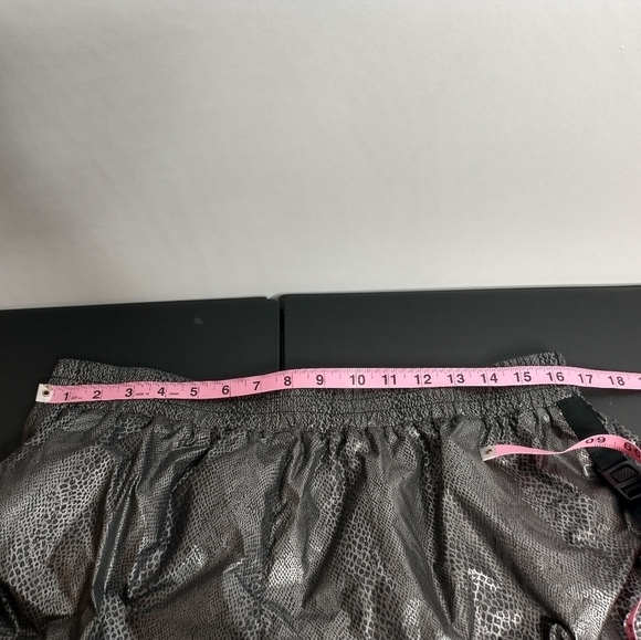 ☀️Free People Movement Diamondback Reflective Shorts, size L - Picture 6 of 9